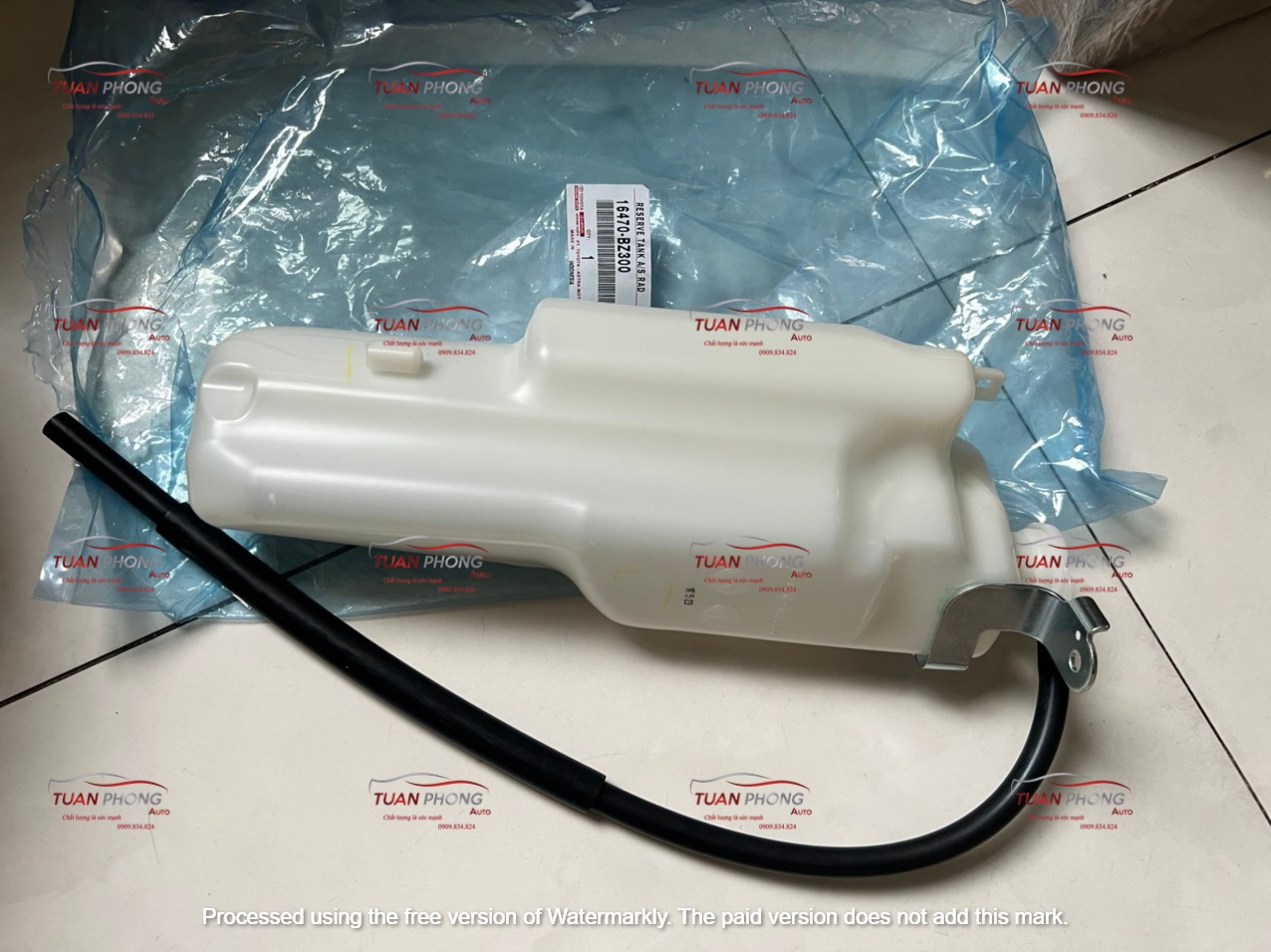 BÌNH NƯỚC PHỤ TOYOTA VELOZ CHÍNH HÃNG (16470-BZ300)